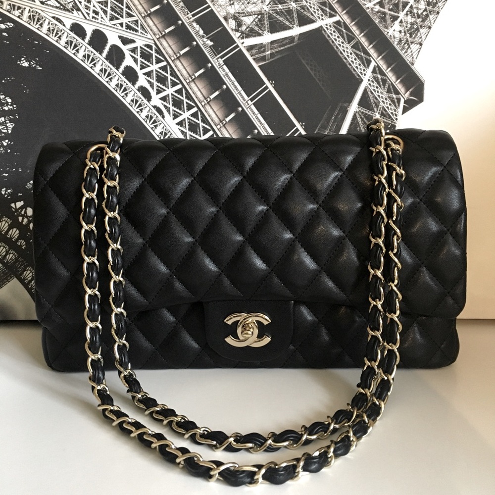 Gorgeous black quilted chain bag with GHW